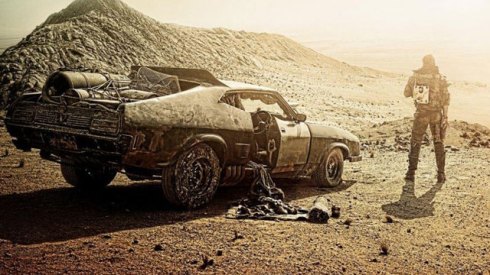 (source: http://www.etonline.com/movies/148795_tom_hardy_in_gritty_new_mad_max_fury_road_poster/)